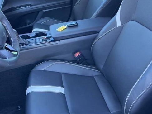 Used 2025 Toyota Camry SE image 12