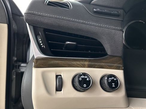 Used 2020 Cadillac Escalade Premium Luxury image 9