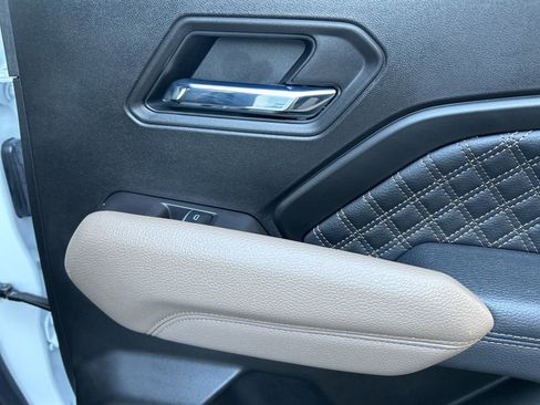 Certified 2025 GMC Canyon Denali image 23