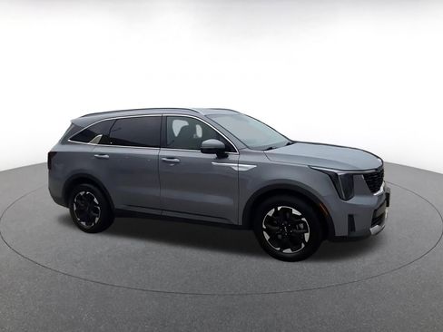 Used 2024 Kia Sorento S FWD image 2
