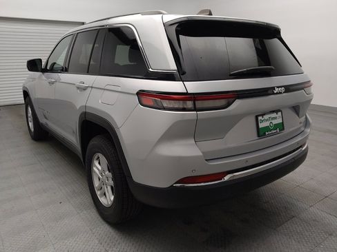Used 2024 Jeep Grand Cherokee Laredo RWD image 5