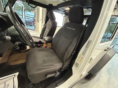 Used 2017 Jeep Wrangler Unlimited Rubicon w/ Connectivity Group AWD/4WD image 7