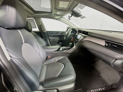 Certified 2019 Toyota Camry SE image 28