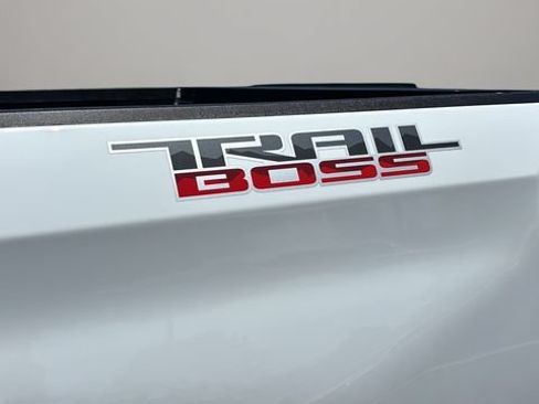 Used 2024 Chevrolet Silverado 1500 LT Trail Boss w/ Convenience Package II AWD/4WD image 38