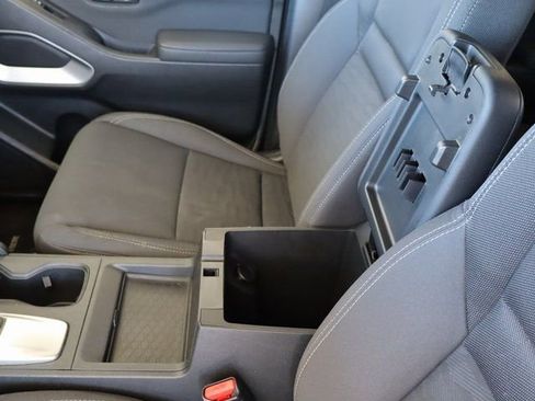 Used 2022 Nissan Frontier SV image 32