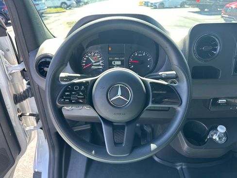 Used 2023 Mercedes-Benz Sprinter 2500 image 22
