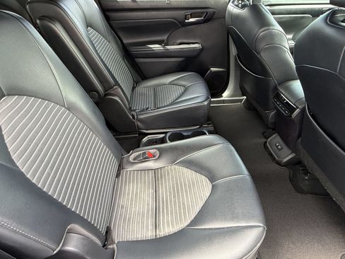 Used 2021 Toyota Highlander XSE FWD image 33