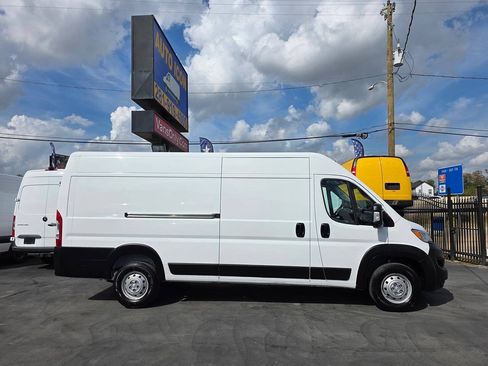 Used 2023 RAM ProMaster 3500 w/ Driver Convenience Group FWD image 3