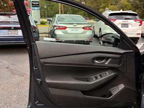 Used 2025 Honda Accord SE image 26