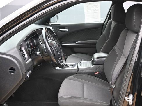 Used 2019 Dodge Charger SXT image 32