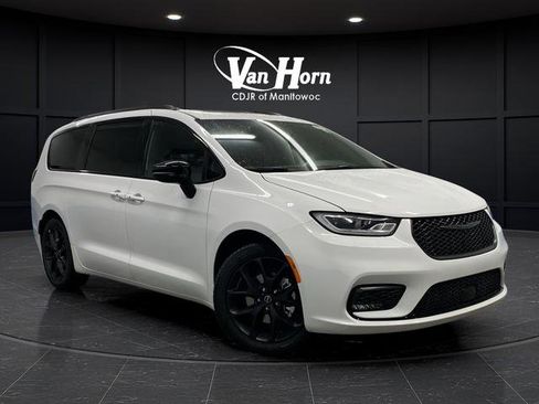 New 2026 Chrysler Pacifica Select w/ S Appearance Package FWD image 1