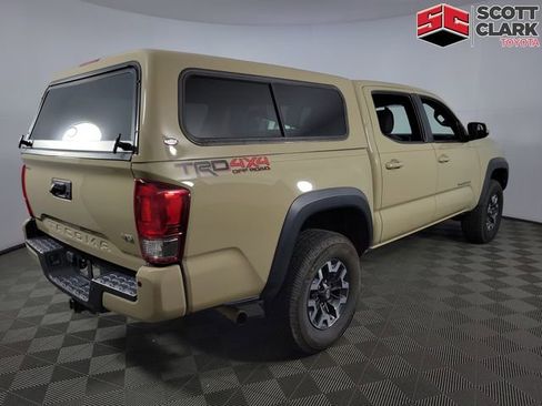 Used 2017 Toyota Tacoma TRD Off-Road w/ Premium & Technology Package image 8