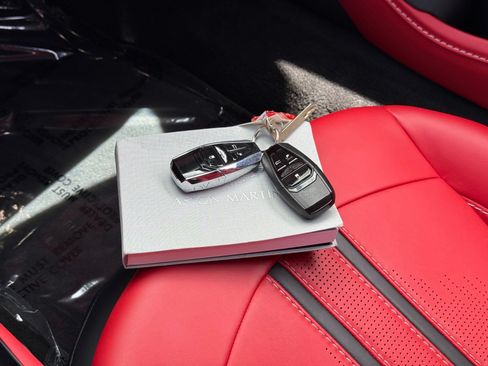Used 2023 Aston Martin V8 Vantage Coupe RWD image 31