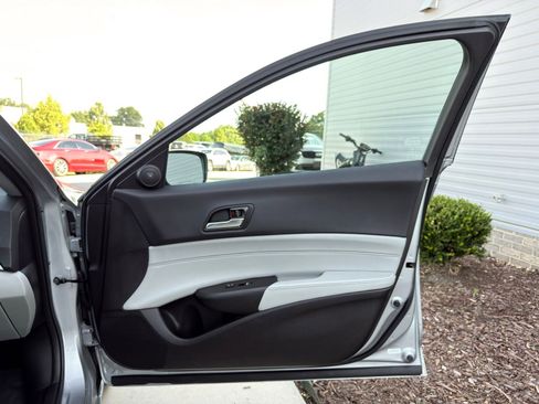 Used 2019 Acura ILX FWD image 23