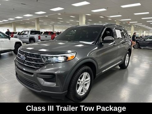 Used 2020 Ford Explorer XLT w/ Comfort Package AWD/4WD image 3