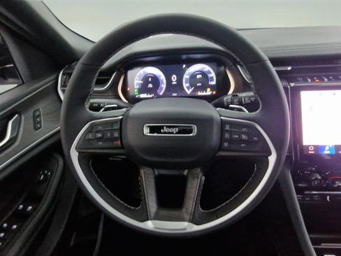 New 2025 Jeep Grand Cherokee L Limited image 10