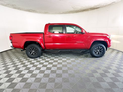 Used 2022 Toyota Tacoma SR5 RWD image 2