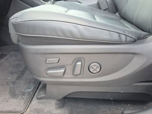 Certified 2025 Kia Telluride SX w/ SX Captain's Chair Package FWD image 17