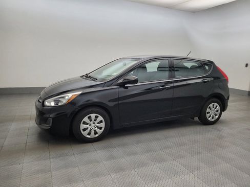 Used 2017 Hyundai Accent SE FWD image 2