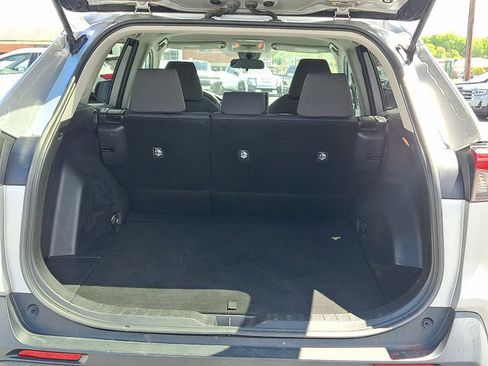 Used 2021 Toyota RAV4 XLE AWD/4WD image 28