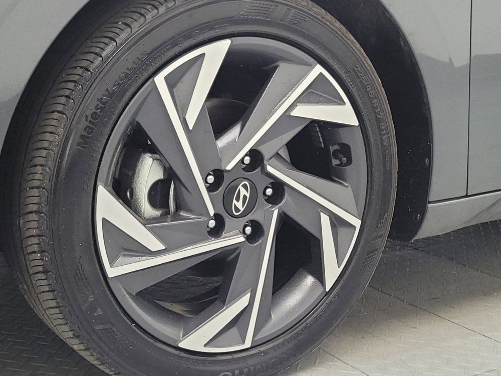 Used 2025 Hyundai Elantra Sport FWD image 31