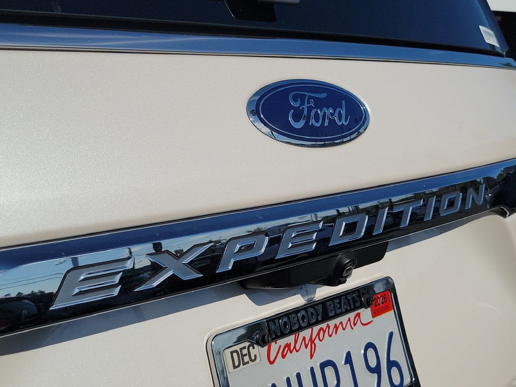 Used 2019 Ford Expedition Limited w/ Equipment Group 302A AWD/4WD image 30