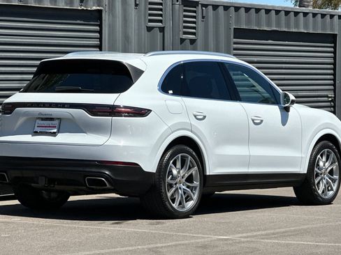 Certified 2023 Porsche Cayenne w/ Premium Package AWD/4WD image 8