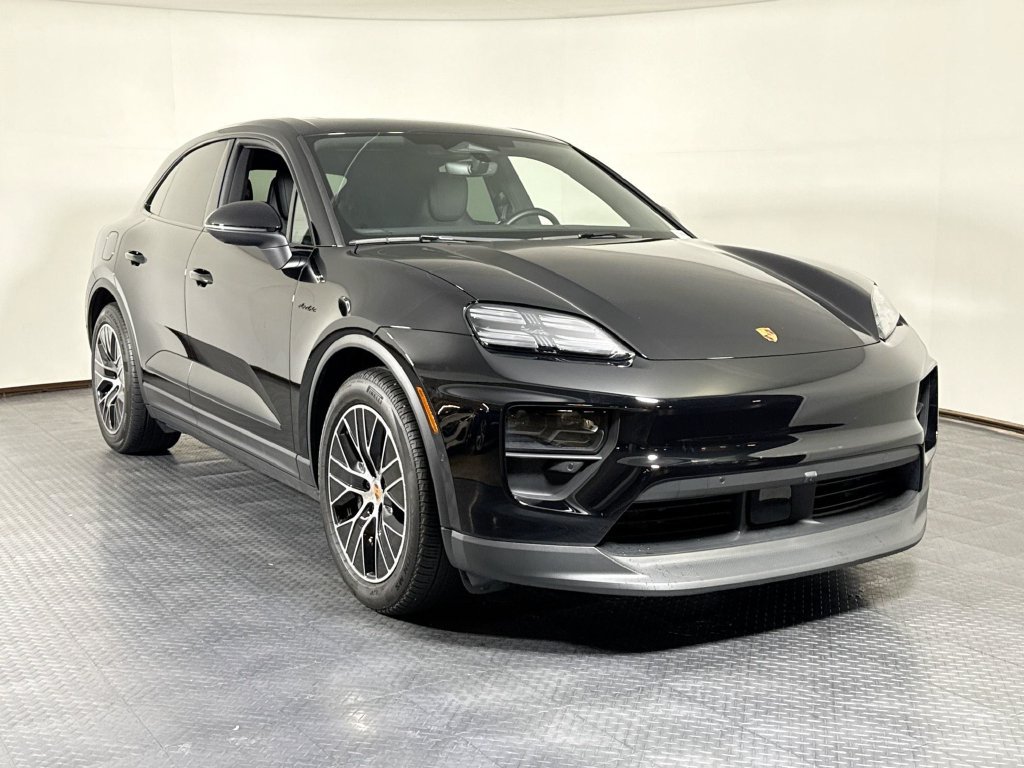 Certified 2026 Porsche Macan Electric RWD image 9