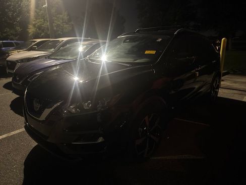 Certified 2021 Nissan Rogue Sport SL FWD image 1