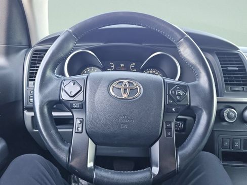 Used 2022 Toyota Sequoia SR5 AWD/4WD image 31
