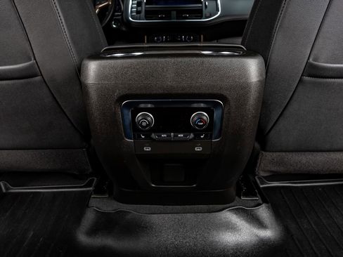 Used 2023 Chevrolet Suburban High Country image 34