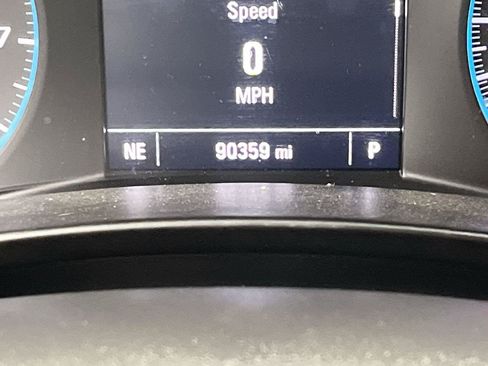 Used 2018 Chevrolet Equinox LT FWD image 14
