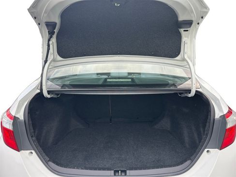 Used 2015 Toyota Corolla LE image 18