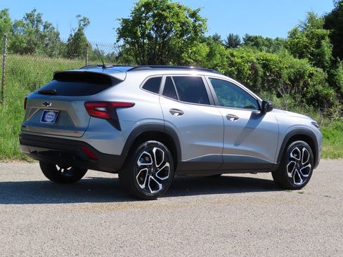 Certified 2024 Chevrolet Trax RS w/ Sunroof Package FWD image 3