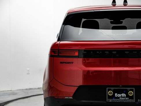 Used 2024 Land Rover Range Rover Sport SE image 12
