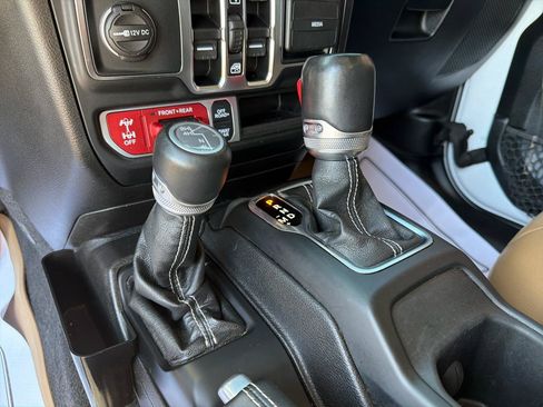 Used 2021 Jeep Gladiator Rubicon AWD/4WD image 12