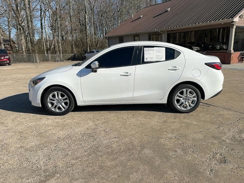 Used 2017 Toyota Yaris iA image 6