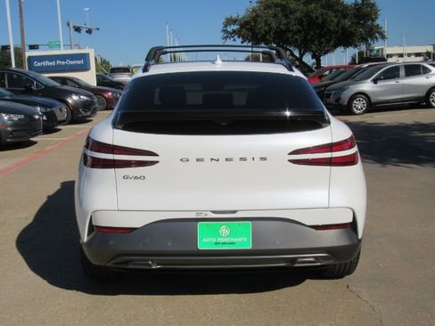 Used 2024 Genesis GV60 RWD image 9