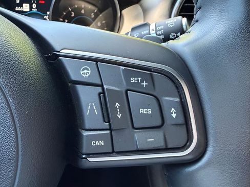 Used 2020 Jaguar F-PACE Premium image 17