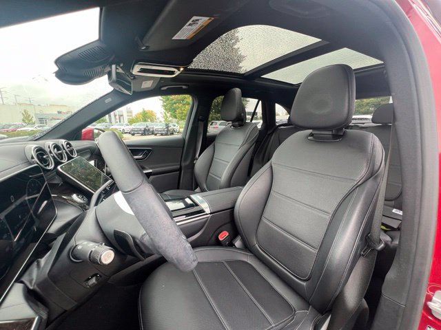 Used 2024 Mercedes-Benz GLC 300 4MATIC image 23