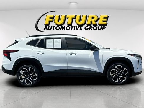 Used 2025 Chevrolet Trax RS w/ Driver Confidence Package FWD image 2