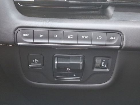 Used 2023 Cadillac Escalade ESV Sport Platinum w/ LPO, ONYX Package image 26