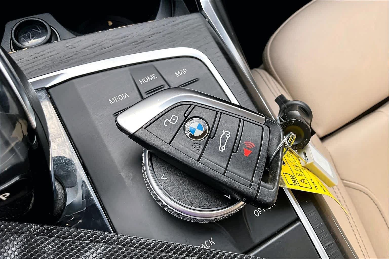 Used 2021 BMW 330i Sedan w/ Convenience Package RWD image 15