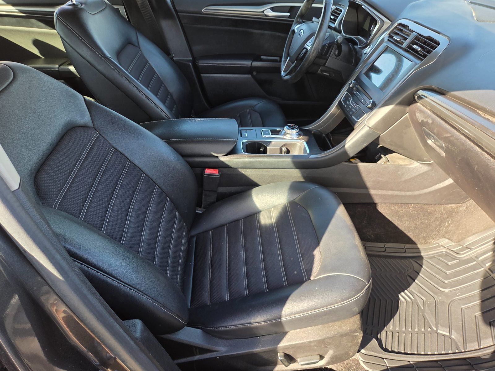 Used 2017 Ford Fusion SE w/ Equipment Group 201A FWD image 13