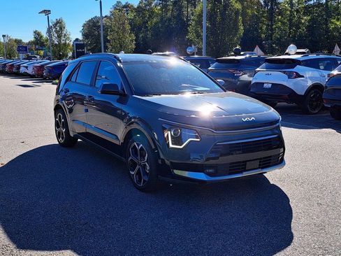 New 2025 Kia Niro EX Touring image 3