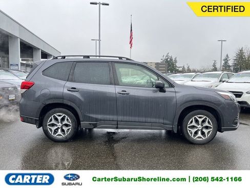 Used 2023 Subaru Forester Premium image 1