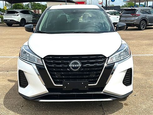 Used 2025 Nissan Kicks Play S w/ Interior Electronics Package image 11