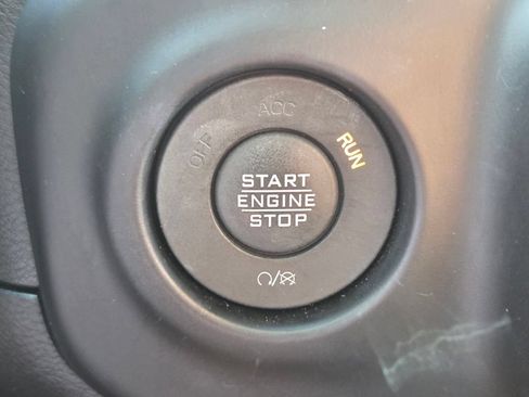Used 2022 Jeep Wrangler Sport AWD/4WD image 29