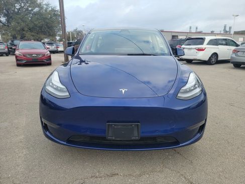 Used 2022 Tesla Model Y Long Range image 2