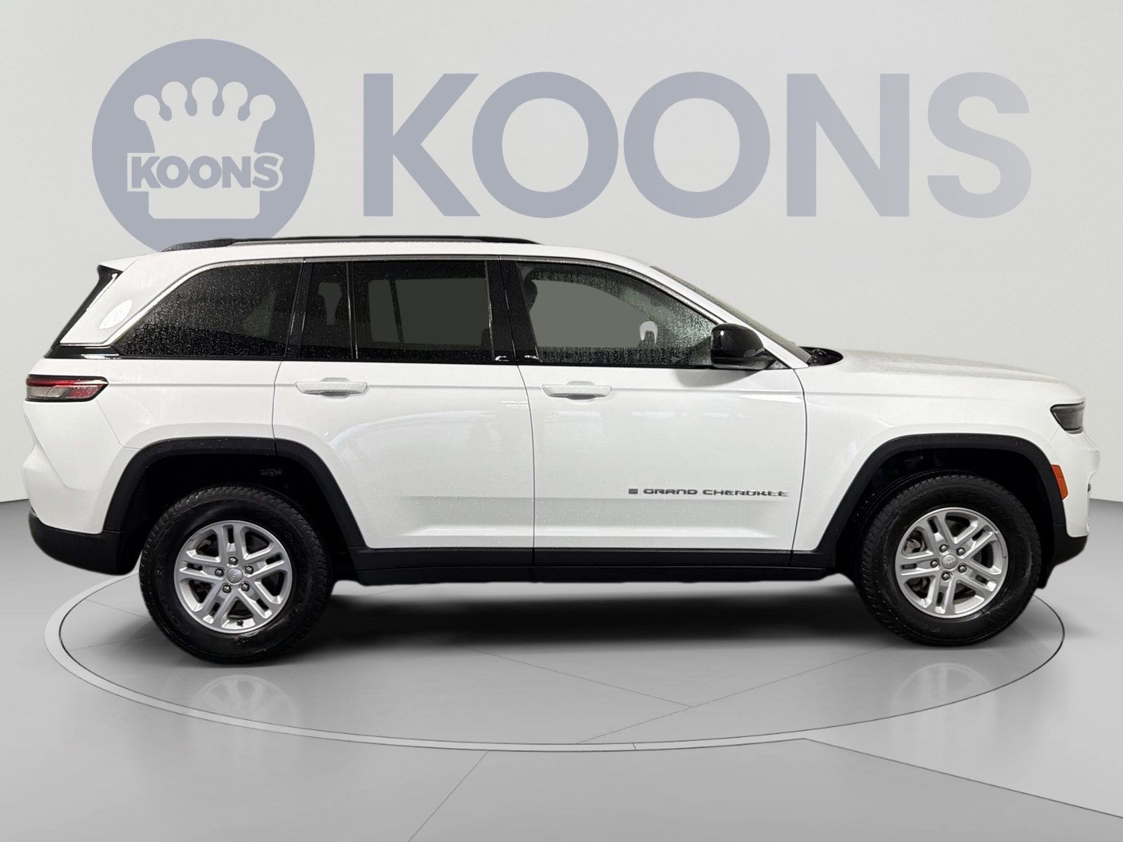Used 2023 Jeep Grand Cherokee Laredo AWD/4WD image 8